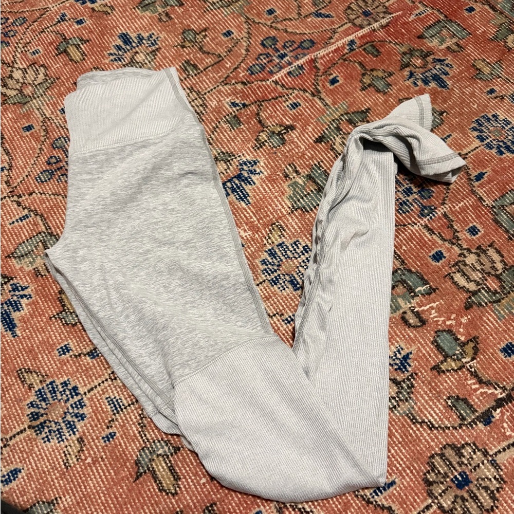 ALO Yoga Light Gray Goddess Leggings